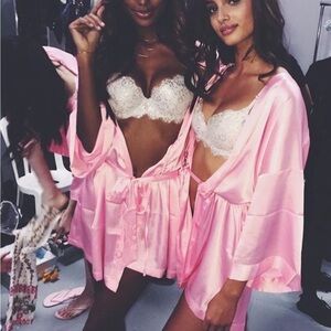 Victoria’s Secret Fashion Show 2016 Robe